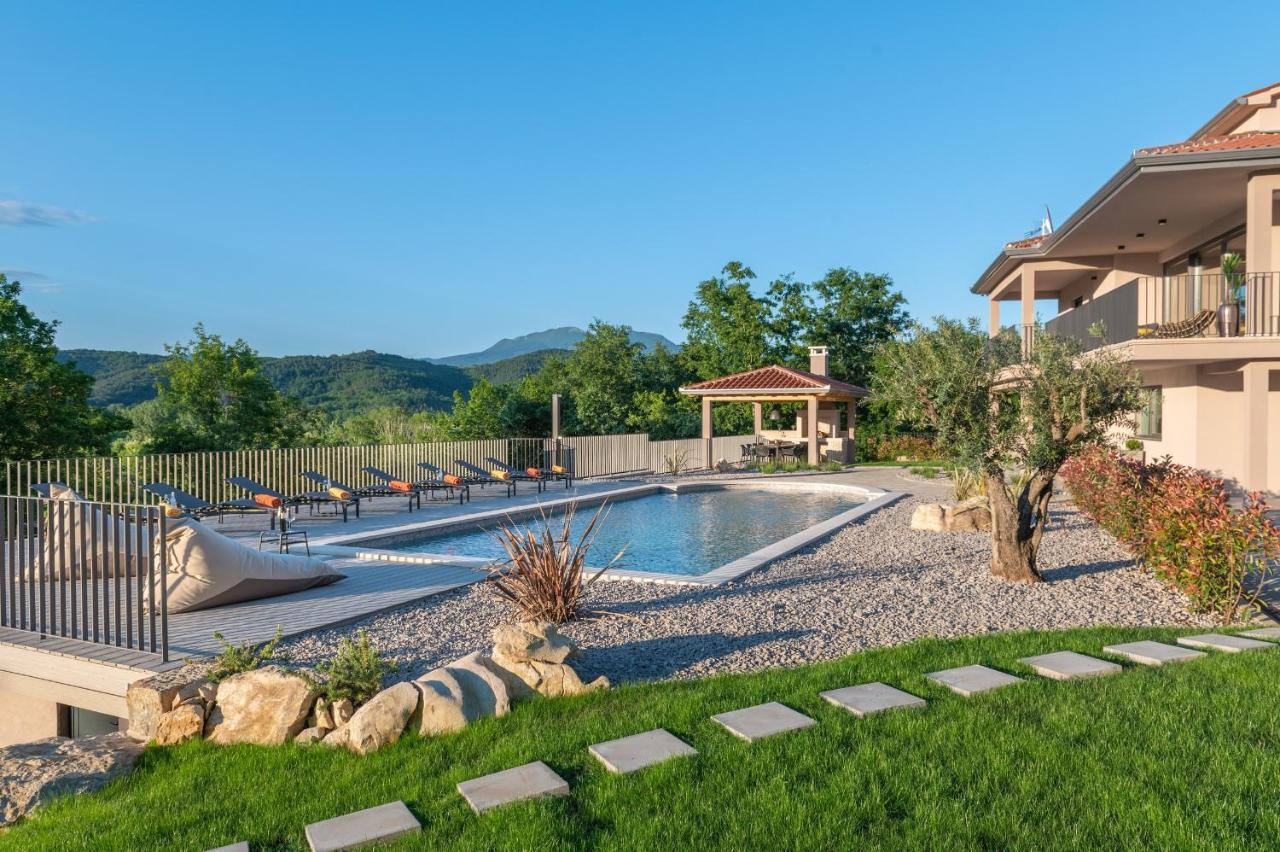Luxury Villa Santa Cruz With Xl Pool And Jacuzzi Potpićan エクステリア 写真