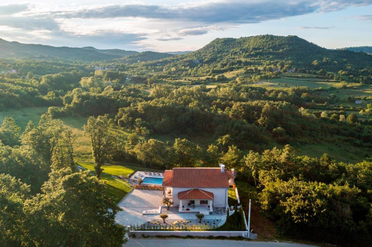 Luxury Villa Santa Cruz With Xl Pool And Jacuzzi Potpićan エクステリア 写真