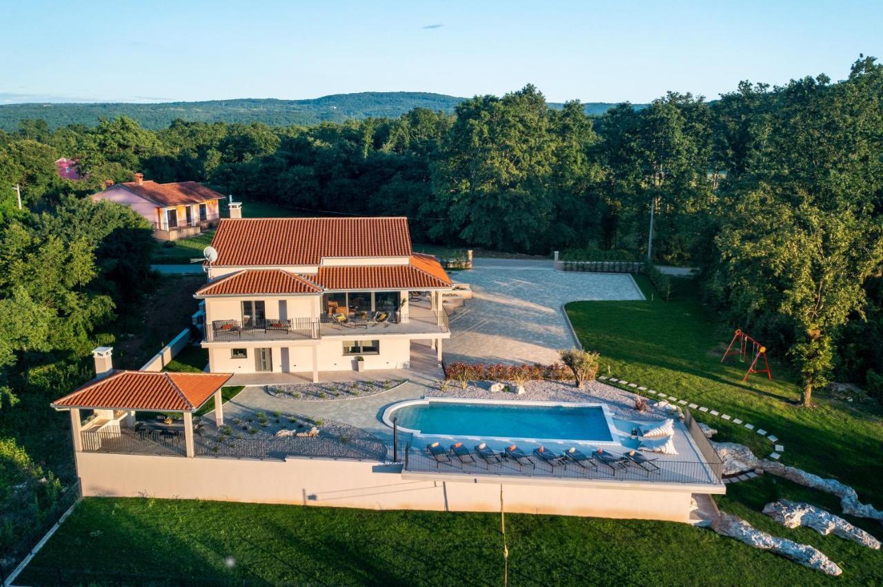 Luxury Villa Santa Cruz With Xl Pool And Jacuzzi Potpićan エクステリア 写真