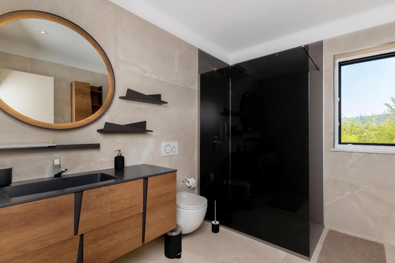 Luxury Villa Santa Cruz With Xl Pool And Jacuzzi Potpićan エクステリア 写真