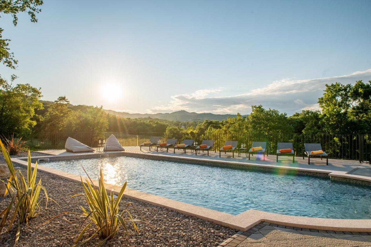 Luxury Villa Santa Cruz With Xl Pool And Jacuzzi Potpićan エクステリア 写真