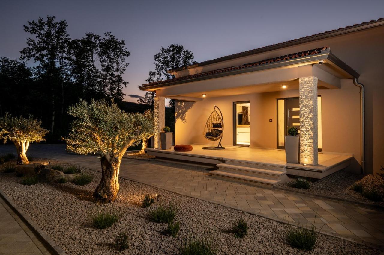 Luxury Villa Santa Cruz With Xl Pool And Jacuzzi Potpićan エクステリア 写真