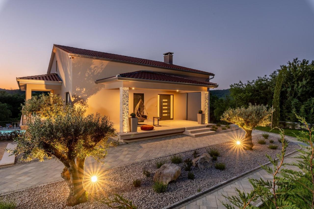 Luxury Villa Santa Cruz With Xl Pool And Jacuzzi Potpićan エクステリア 写真