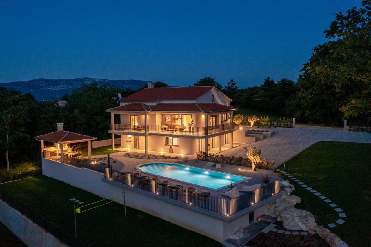 Luxury Villa Santa Cruz With Xl Pool And Jacuzzi Potpićan エクステリア 写真