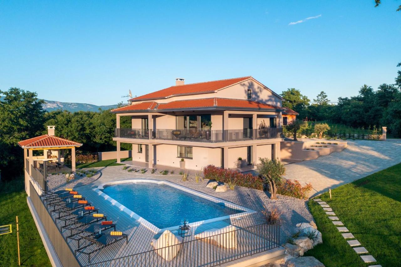 Luxury Villa Santa Cruz With Xl Pool And Jacuzzi Potpićan エクステリア 写真