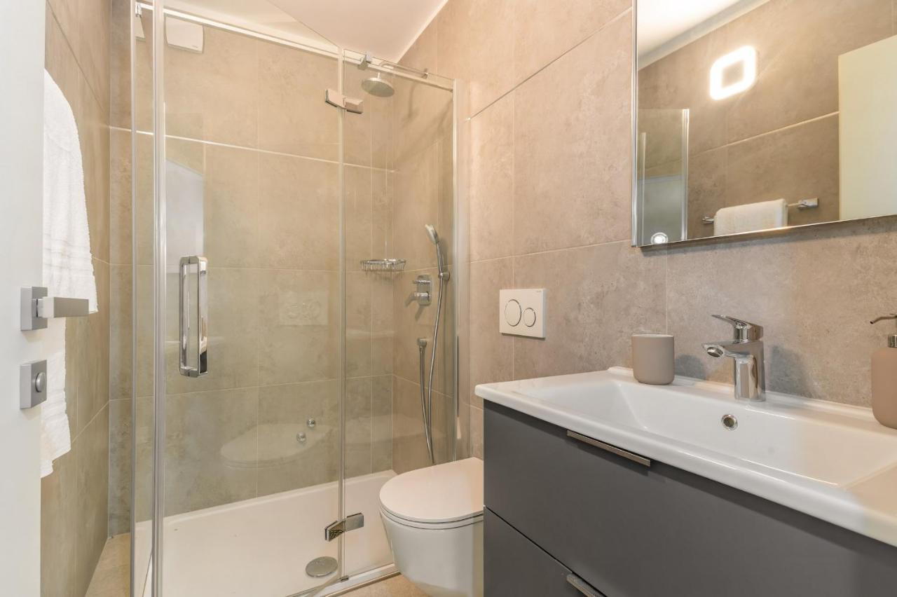 Luxury Villa Santa Cruz With Xl Pool And Jacuzzi Potpićan エクステリア 写真