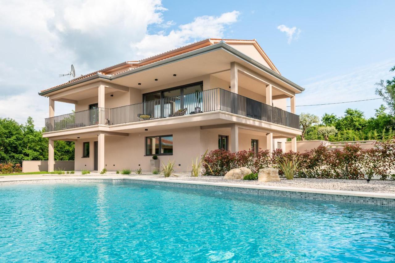 Luxury Villa Santa Cruz With Xl Pool And Jacuzzi Potpićan エクステリア 写真