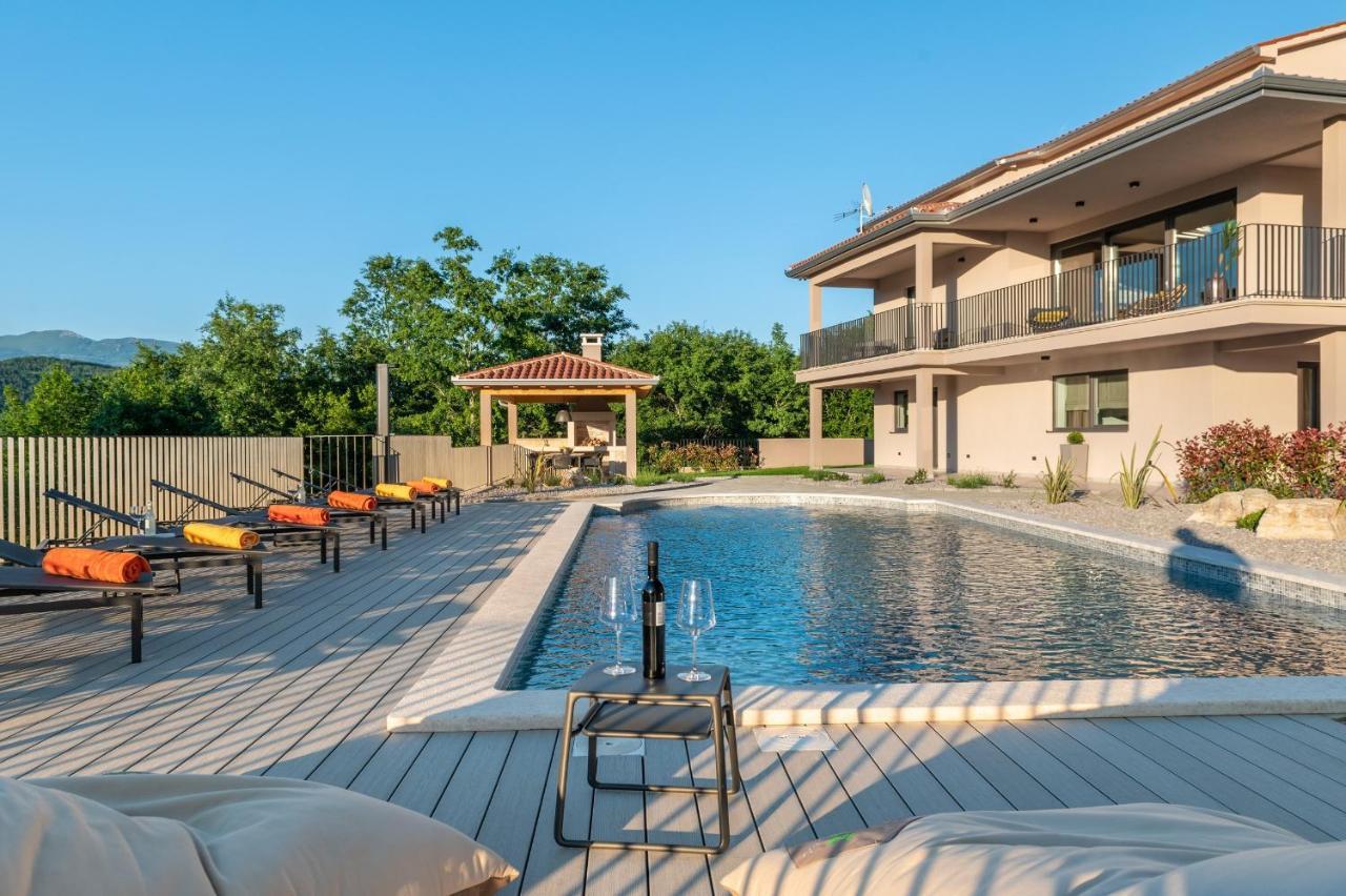 Luxury Villa Santa Cruz With Xl Pool And Jacuzzi Potpićan エクステリア 写真