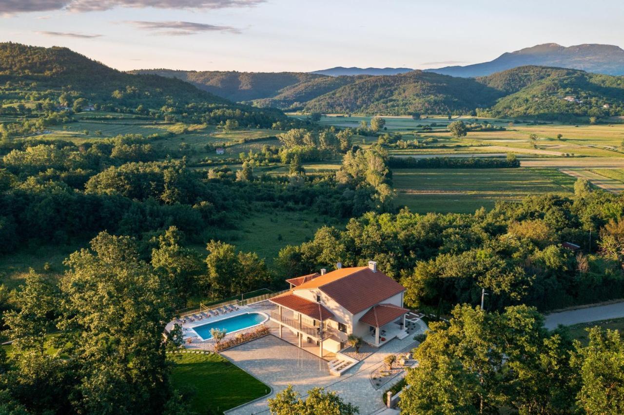Luxury Villa Santa Cruz With Xl Pool And Jacuzzi Potpićan エクステリア 写真