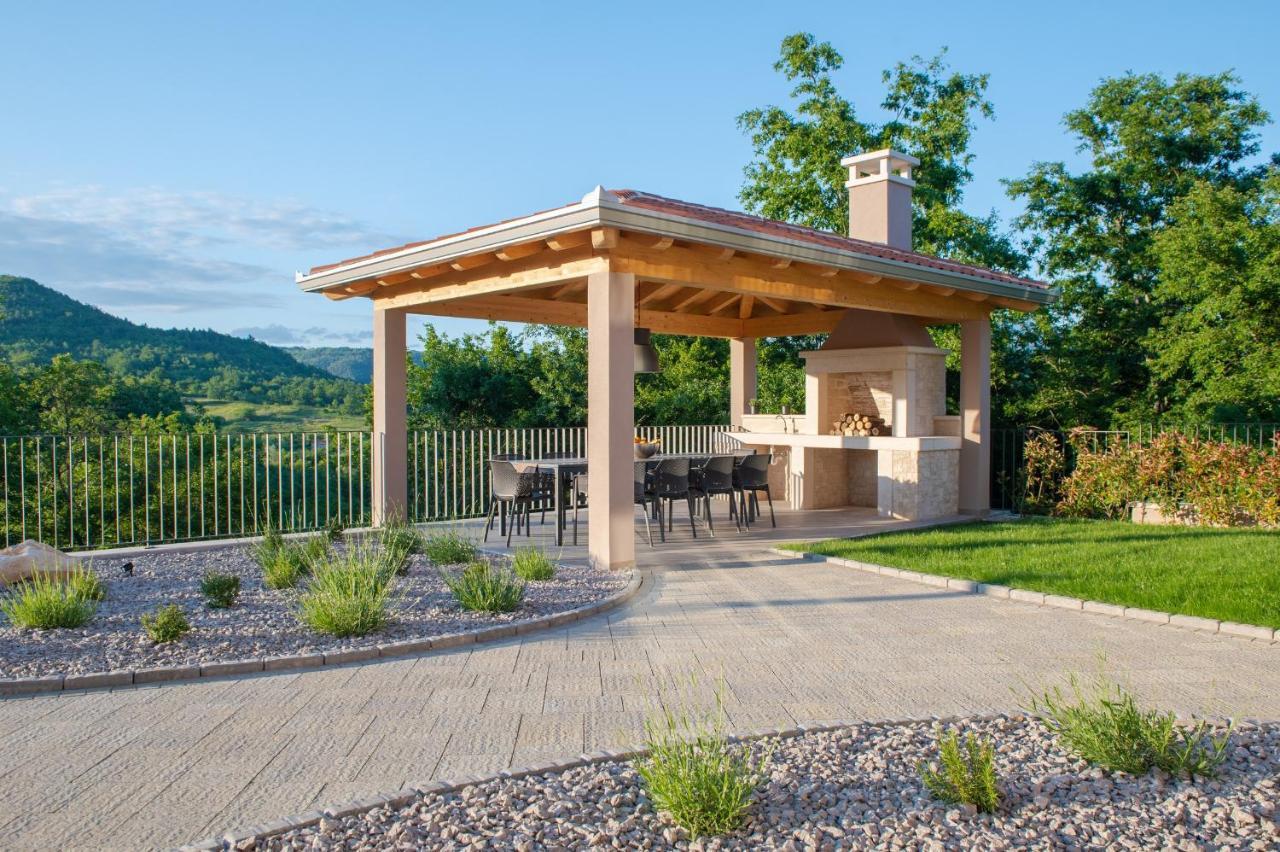 Luxury Villa Santa Cruz With Xl Pool And Jacuzzi Potpićan エクステリア 写真