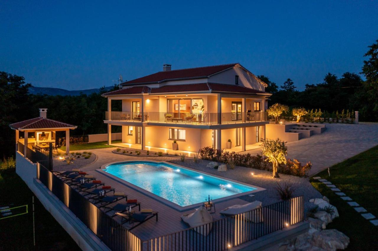 Luxury Villa Santa Cruz With Xl Pool And Jacuzzi Potpićan エクステリア 写真