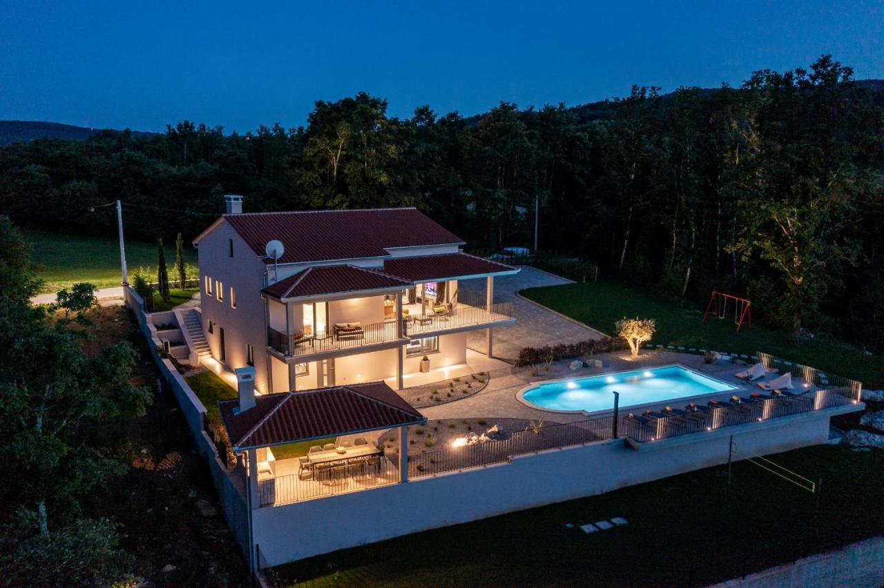 Luxury Villa Santa Cruz With Xl Pool And Jacuzzi Potpićan エクステリア 写真